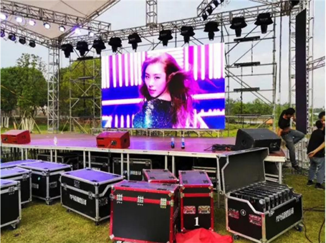 Di luar Multicolor LED Wall Sewa, Ketebalan 80mm LED Screen Untuk Acara