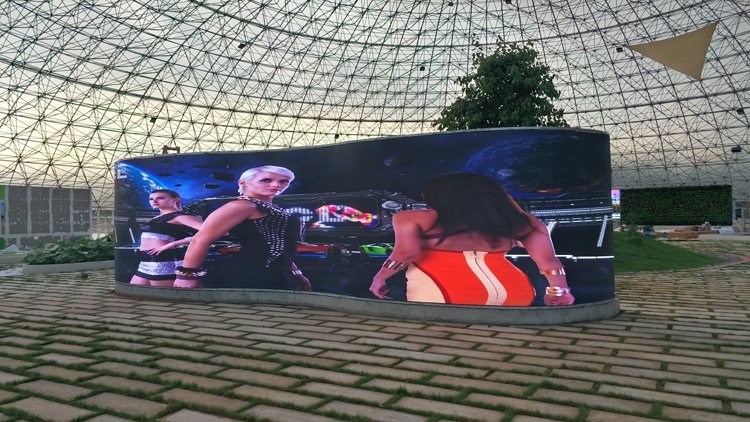 Waterproof P3.91 LED Video Wall Display Multicolor Untuk Indoor Outdoor