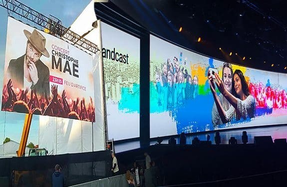 Outdoor Flexible LED Display Screen 4mm Pixel Pitch Multicolor