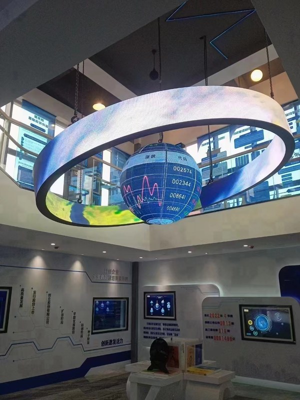Layar LED Fleksibel Lempeng Bulat P1.8 P2 P2.5 P3 Warna Penuh